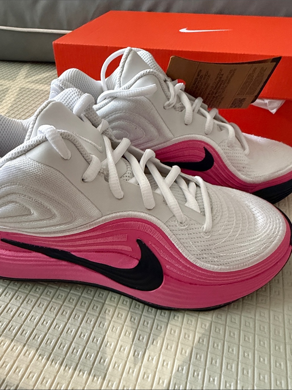 NWT! Nike Precision 8 Mid Unisex Basketball Sport Sneakers. Pink White Black